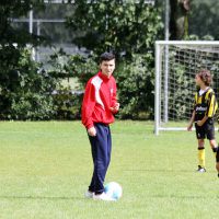 Spelers JO19-2 actief als scheidsrechter tijdens Jens Toornstra toernooi